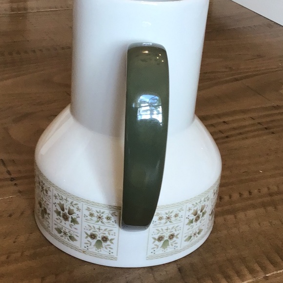 Royal Doulton Samarra Coffee Pot & Lid
Vintage English translucent china - Picture 6 of 16